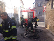 بالصور: حريق كبير داخل أحد البيوت بحي العجمي في يافا دون وقوع إصابات